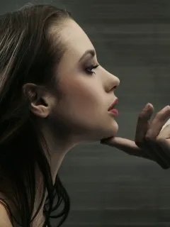 Die Ersatz-Omega-Braut des Alpha-Königs