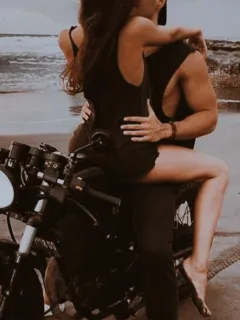 El destino de Alpha Chica: Empareja con el chico malo